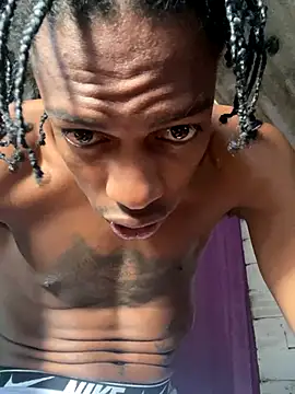 Snapshot of Larry-n-clouds chatting on November 2025 03:11:01 PM Larry-n-clouds online show from November 2025 03:11:01 PM