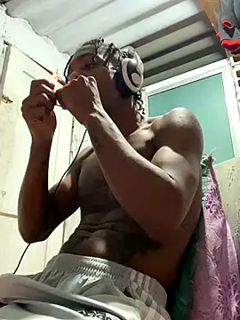 Snapshot of Larry-n-clouds chatting on November 2025 03:17:01 AM Larry-n-clouds online show from November 2025 03:17:01 AM