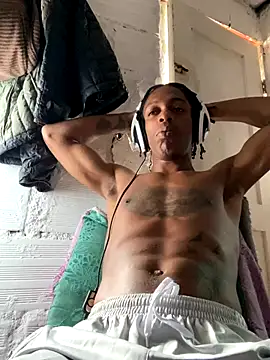 Snapshot of Larry-n-clouds chatting on November 2025 03:23:01 PM Larry-n-clouds online show from November 2025 03:23:01 PM