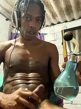 Snapshot of Larry-n-clouds chatting on November 2025 03:28:01 AM Larry-n-clouds online show from November 2025 03:28:01 AM