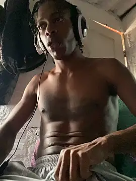 Snapshot of Larry-n-clouds chatting on November 2025 03:34:01 PM Larry-n-clouds online show from November 2025 03:34:01 PM