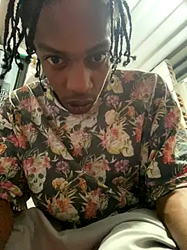 Snapshot of Larry-n-clouds chatting on November 2025 03:39:02 AM Larry-n-clouds online show from November 2025 03:39:02 AM