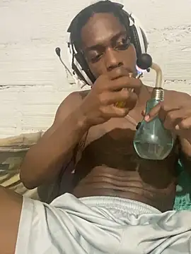 Snapshot of Larry-n-clouds chatting on November 2025 03:51:02 AM Larry-n-clouds online show from November 2025 03:51:02 AM