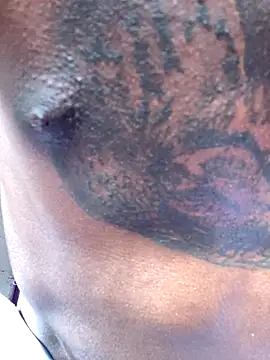 Snapshot of Larry-n-clouds chatting on November 2025 05:05:02 PM Larry-n-clouds online show from November 2025 05:05:02 PM