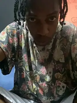 Snapshot of Larry-n-clouds chatting on December 2025 12:29:01 AM Larry-n-clouds online show from December 2025 12:29:01 AM