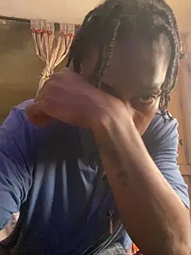 Snapshot of Larry-n-clouds chatting on December 2025 01:09:02 PM Larry-n-clouds online show from December 2025 01:09:02 PM