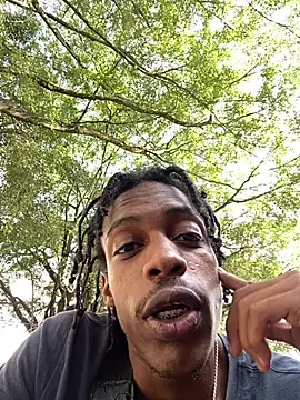 Snapshot of Larry-n-clouds chatting on December 2025 03:40:02 PM Larry-n-clouds online show from December 2025 03:40:02 PM