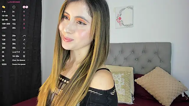 Nicol Swift  online show from November 2025 12:31:02 AM