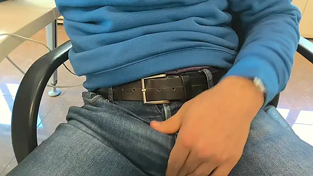 alessandroman2114 online show from November 2025 11:33:02 AM