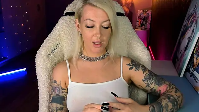 Snapshot of tykioty_Miley chatting on June 2026 01:48:02 PM tykioty Miley online show from June 2026 01:48:02 PM