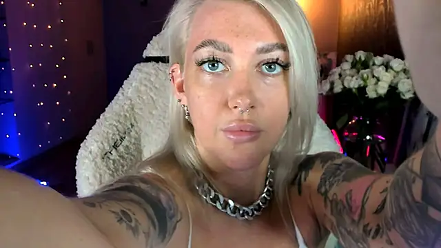 Snapshot of tykioty_Miley chatting on July 2026 03:40:02 PM tykioty Miley online show from July 2026 03:40:02 PM