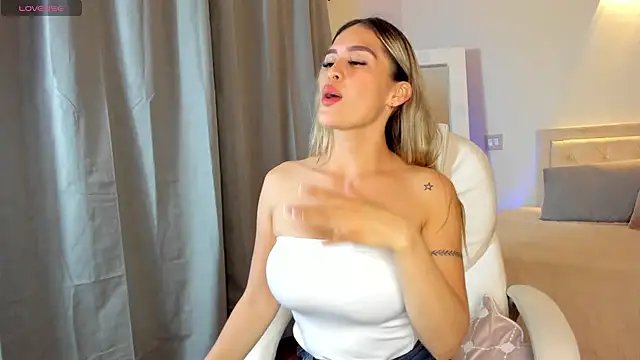 Snapshot of megan_connor_ chatting on October 2025 01:59:01 AM megan connor online show from October 2025 01:59:01 AM