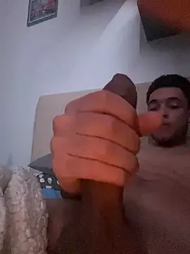 Snapshot of LukonPorn chatting on February 2025 03:52:02 AM LukonPorn online show from February 2025 03:52:02 AM