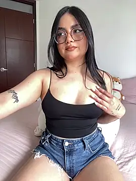 montmariana online show from July 2026 04:22:01 PM