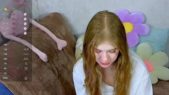 Snapshot of TrissMerigold9 chatting on October 2025 06:40:02 PM TrissMerigold9 online show from October 2025 06:40:02 PM