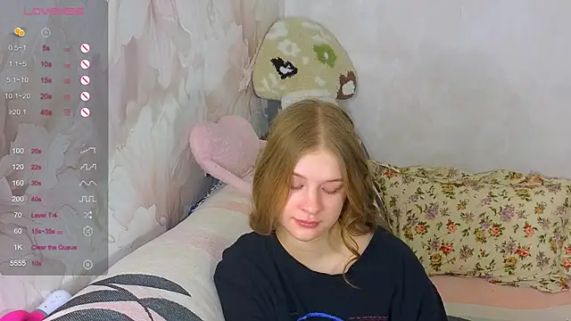 Snapshot of TrissMerigold9 chatting on December 2025 08:54:01 AM TrissMerigold9 online show from December 2025 08:54:01 AM