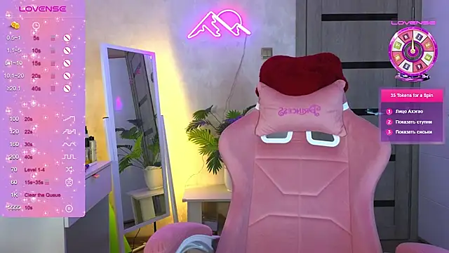 Snapshot of TrissMerigold9 chatting on February 2026 11:45:01 PM TrissMerigold9 online show from February 2026 11:45:01 PM