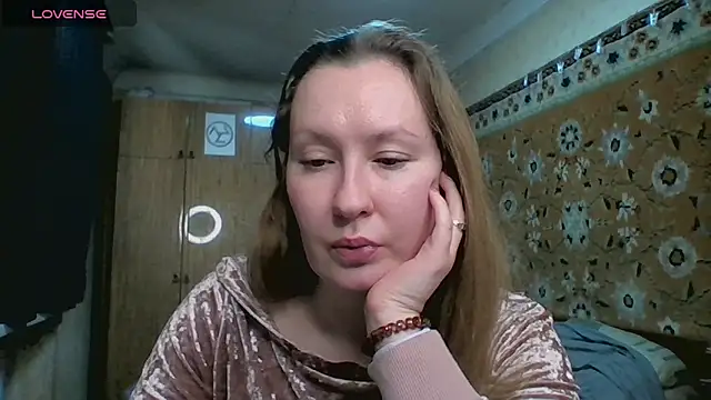 AnnaXLovers online show from May 2026 02:33:01 PM
