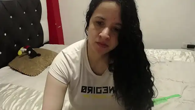 Katty Bones online show from October 2025 01:56:01 PM