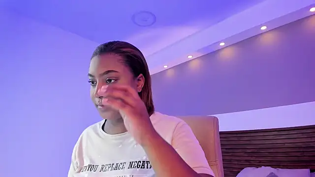 Adelehottman online show from April 2026 12:28:01 PM