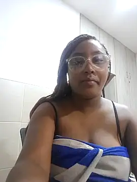 Adelehottman online show from May 2026 01:32:02 PM