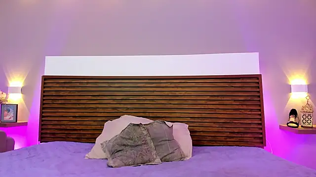 Adelehottman online show from May 2026 12:44:02 PM