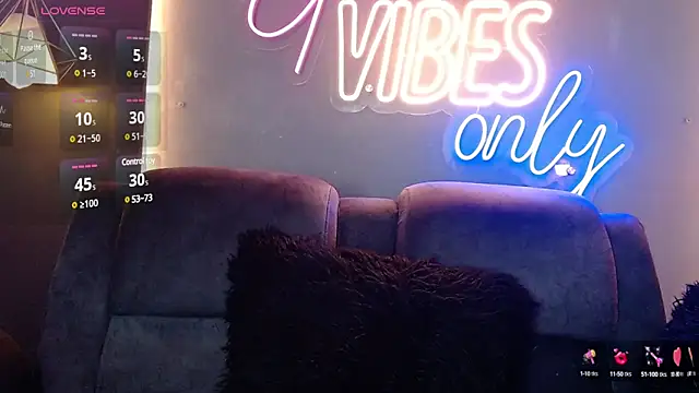 Snapshot of LOLIITA__LOVE chatting on January 2025 12:02:01 AM LOLIITA LOVE online show from January 2025 12:02:01 AM