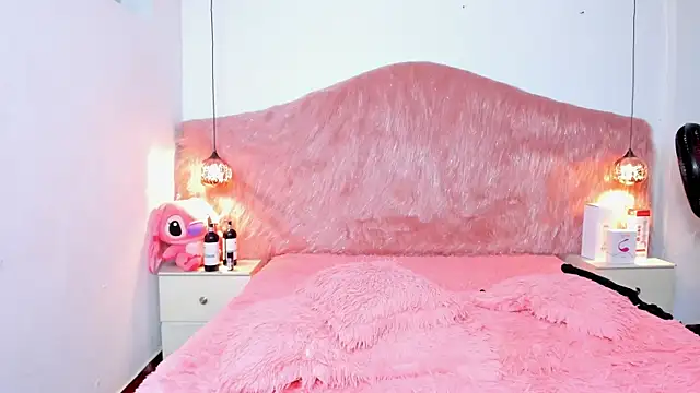 Derek and Skarlet online show from November 2025 03:04:01 PM