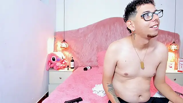 Derek and Skarlet online show from November 2025 03:04:01 PM