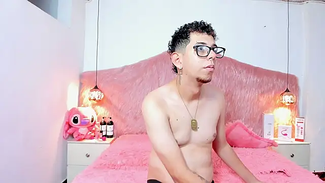 Derek and Skarlet online show from December 2025 06:37:02 PM