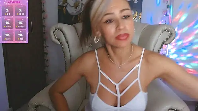 Snapshot of Isabelhot1 chatting on April 2026 09:50:02 PM Isabelhot1 online show from April 2026 09:50:02 PM