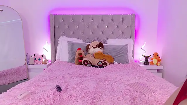 JuliaSUMMERS2022 online show from February 2025 10:11:02 PM