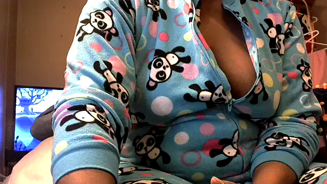 EbonyFetishQueen online show from November 2025 04:40:01 PM