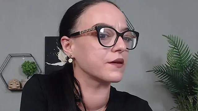 IzabelllNoir online show from May 2026 06:04:02 PM