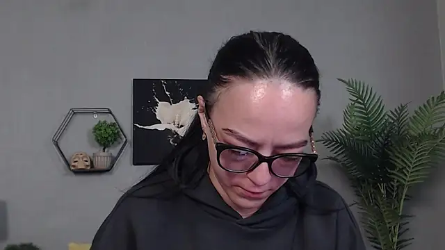 IzabelllNoir online show from May 2026 10:00:01 AM