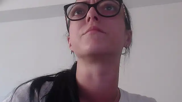 IzabelllNoir online show from May 2026 12:02:02 PM