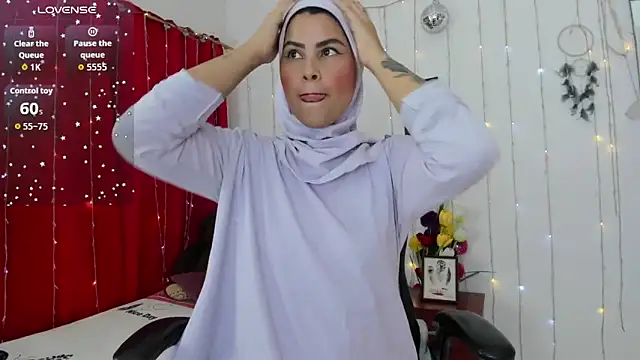 AishaAmin  online show from November 2025 12:27:02 PM