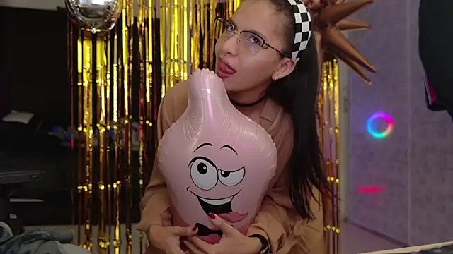 Lucy Fer5 online show from April 2026 07:01:02 PM