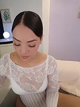 Sara LipsX online show from April 2026 08:47:01 PM