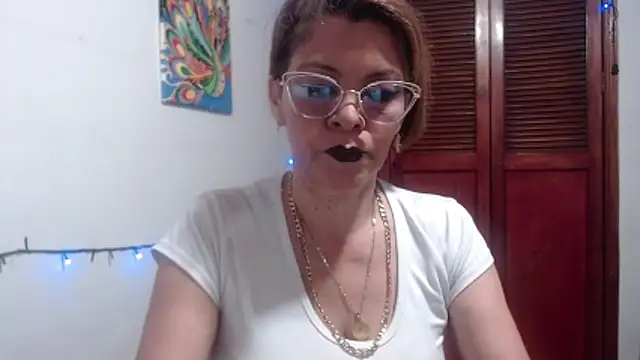 Snapshot of electra-mommy chatting on July 2026 11:05:02 AM electra-mommy online show from July 2026 11:05:02 AM