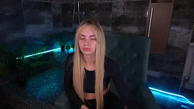 ChloeBrightt online show from November 2025 08:42:02 PM