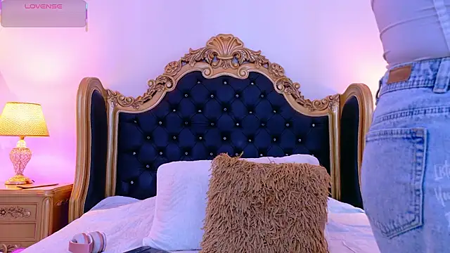 AdelinaVans online show from February 2026 11:37:02 AM