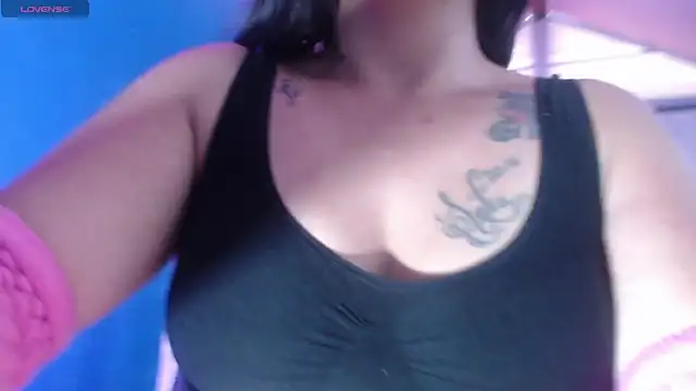 vitoria23  online show from April 2026 01:31:02 PM