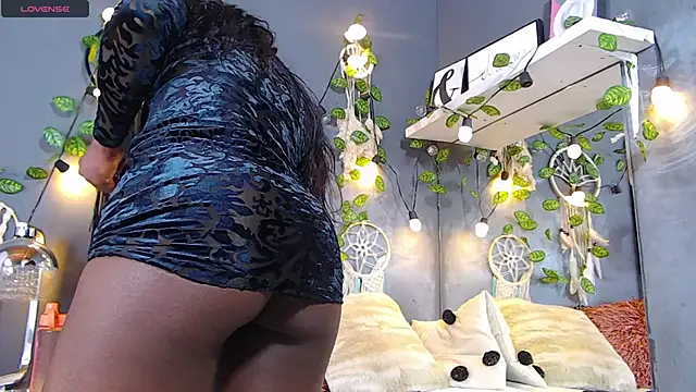 ItsVenuss online show from February 2025 05:09:01 PM