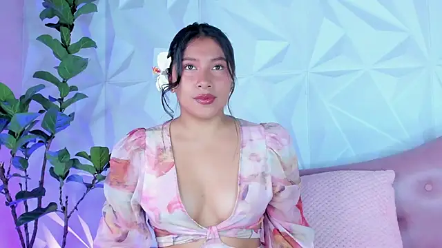 LinnaGardenia online show from January 2025 01:55:02 PM