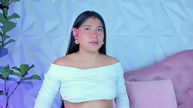 LinnaGardenia online show from January 2025 01:53:01 PM