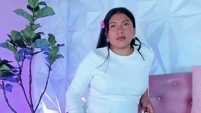 LinnaGardenia online show from February 2025 05:16:01 PM