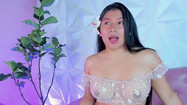 LinnaGardenia online show from February 2025 01:11:02 PM