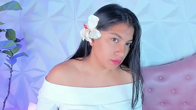 LinnaGardenia online show from February 2025 01:33:02 PM