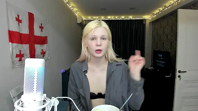 Snapshot of sashakiss99 chatting on February 2025 03:49:02 PM sashakiss99 online show from February 2025 03:49:02 PM